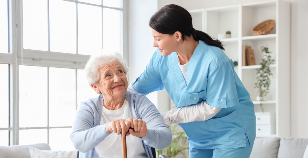 Medicaid services for seniors in Staten Island – nurse assisting elderly woman at home