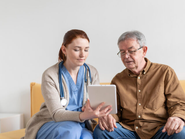 Why Choose a Local Home Health Aide in Staten Island, NY for Your Loved One